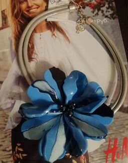 Украшение-колье с голубым цветком