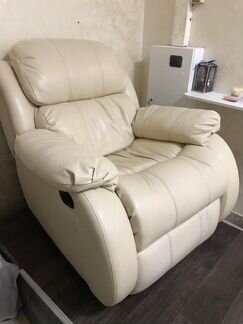 Кожанное кресло