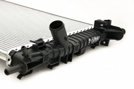 Радиатор охлаждения Ford Focus 2004-2008/11 без ас