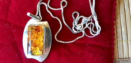 Серебренная подвеска с янтарём